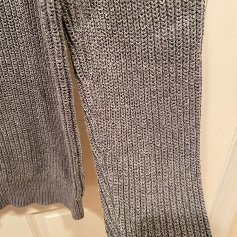 PRINCE & FOX Gray Ribbed Turtleneck size small - Picture 6 of 6